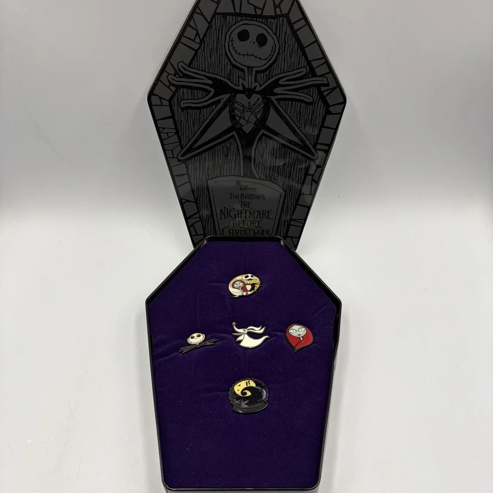 Disney The Nightmare Before Christmas Enamel 5 Pin Gift Set Coffin Tin Halloween